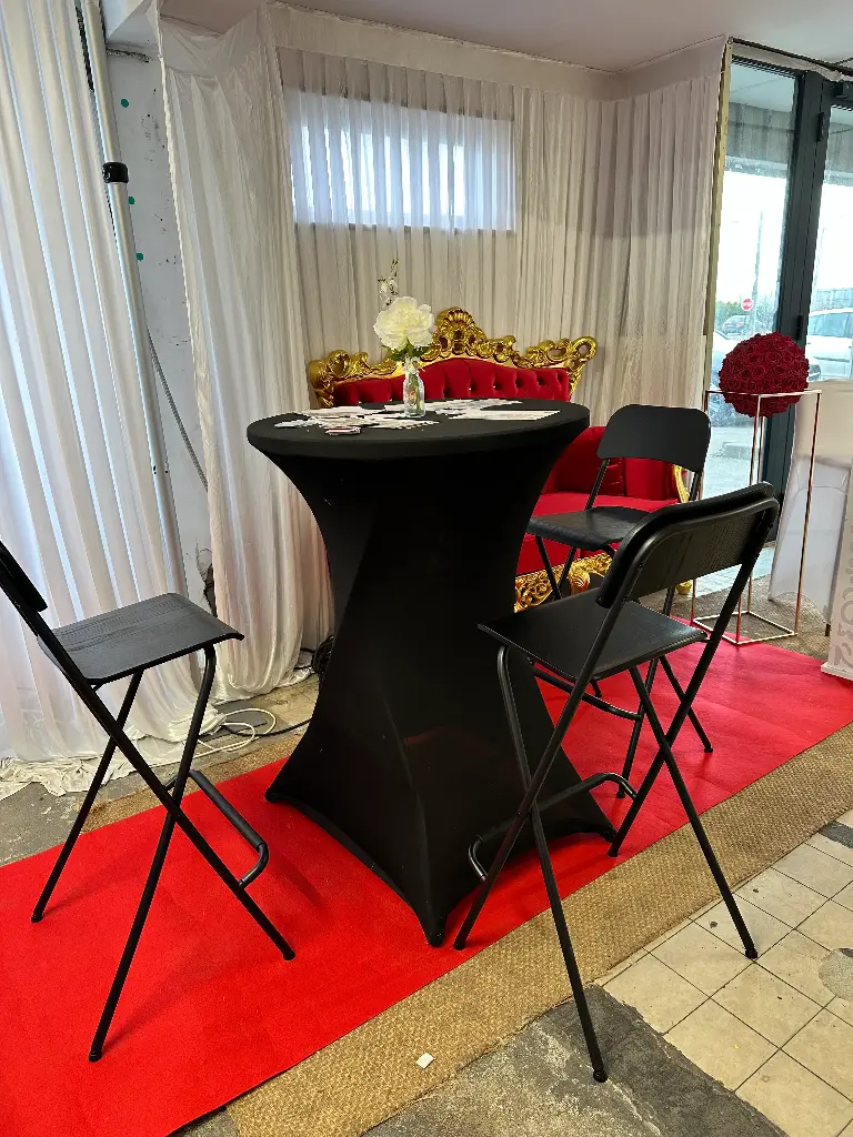 Mange debout avec Housse et 4 tabourets 