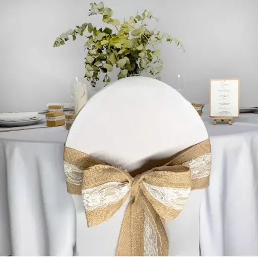 Housse de chaise + noeud toile de jute dentelle