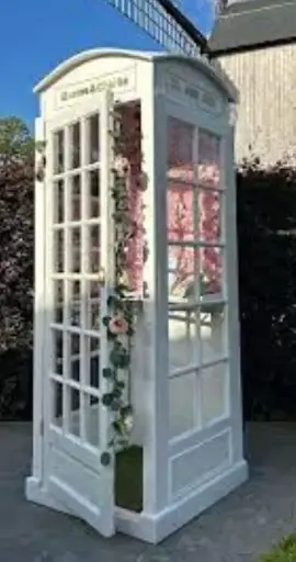 Cabine téléphonique blanche 
