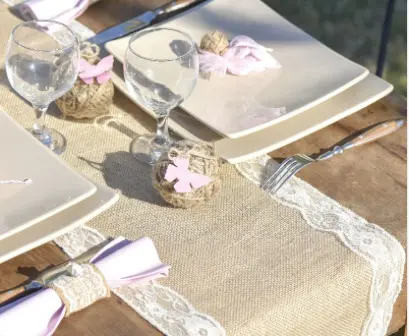 Chemin de table en toile de jute dentelle 20x260